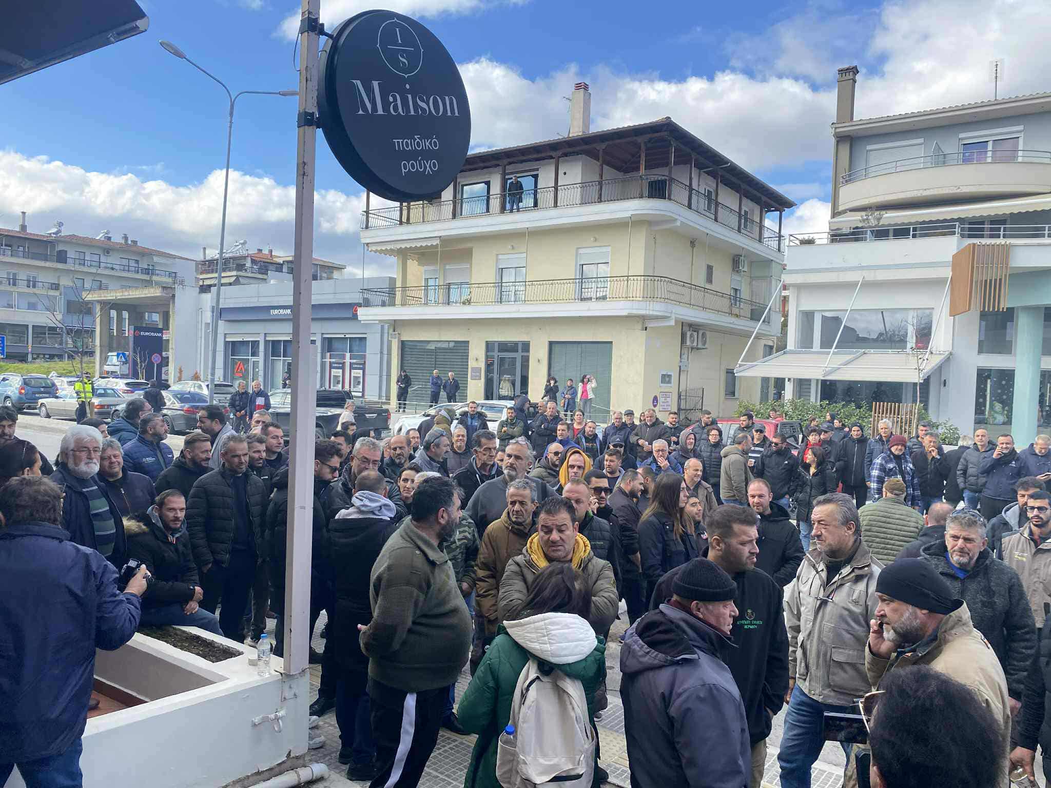 Αγρότες Δυτ. Μακεδονίας: Παραμένουν στο μπλόκο με 700 τρακτέρ – Κάλεσμα για γενική απεργία