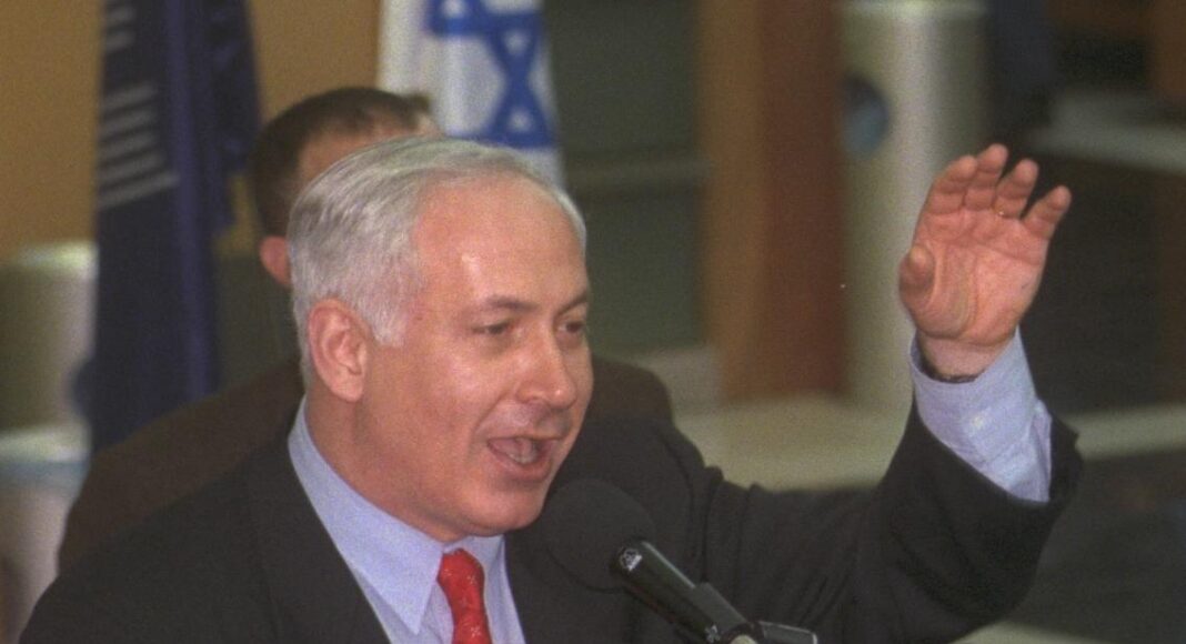PRIME MINISTER BENJAMIN NETANYAHU VISITING THE RAMAT GAN DIAMOND EXCHANGE. IN THE PHOTO, THE PM DELIVERING A SPEECH